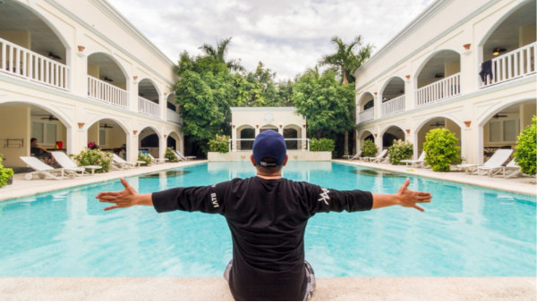 一個(gè)正規(guī)的游泳池需要那些設(shè)備啊？