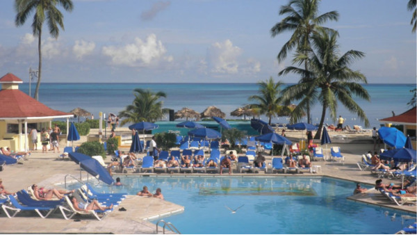 選擇游泳池設備的時候，要注意看哪些問題